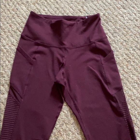 maroon mesh pocketed leggings - Picture 1 of 3